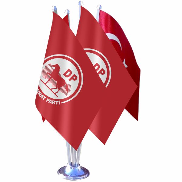 Demokrat Parti K�rm�z� D�rtl� �zel Masa Bayra��