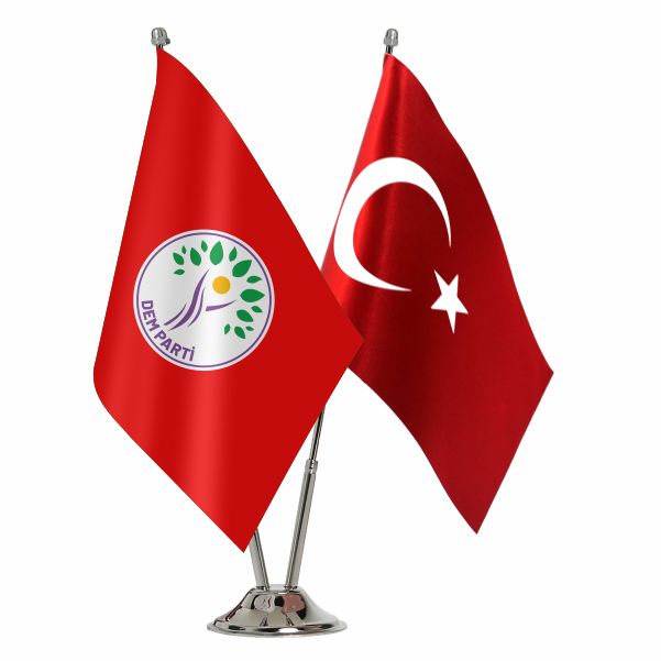 K�rm�z� Dem Parti 2 li Masa Bayra��