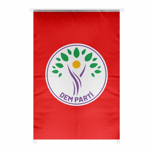 K�rm�z� Dem Parti Bina Boyu Bayraklar