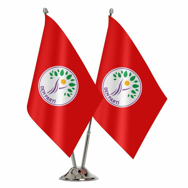 K�rm�z� Dem Parti �kili Masa Bayra��